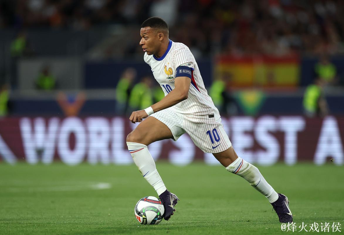 亚马尔超越姆巴佩登顶历史榜首，后卫铁卫两度破门，巴